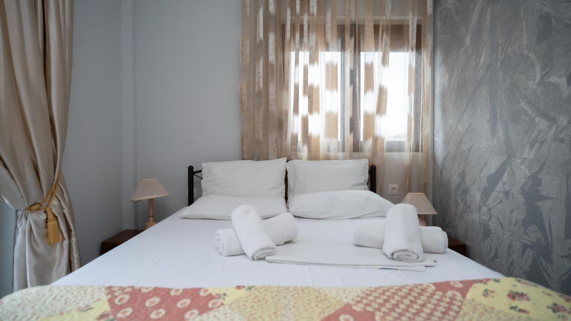 Toti Boutique Rooms Калампака Экстерьер фото