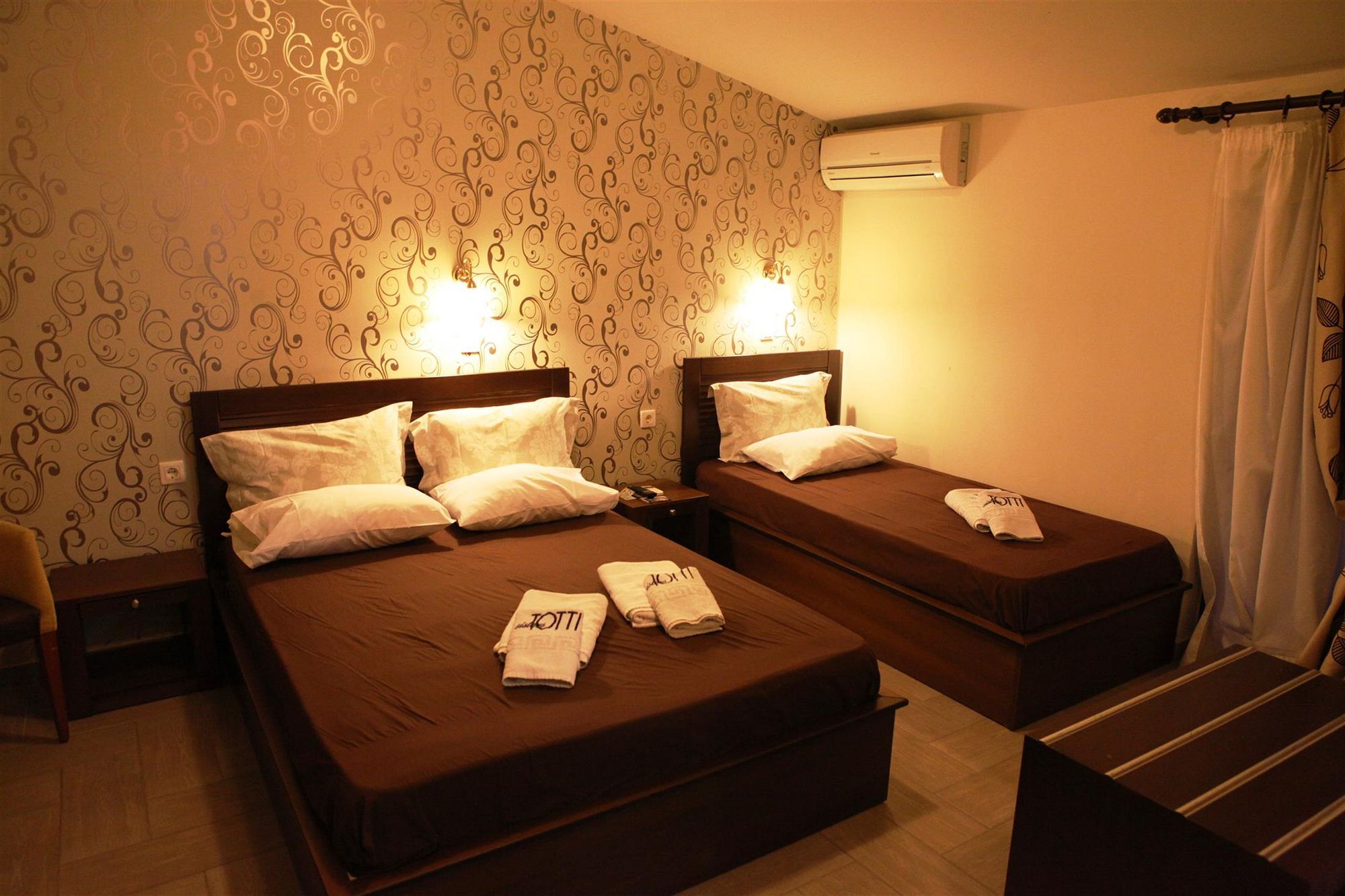 Toti Boutique Rooms Калампака Экстерьер фото