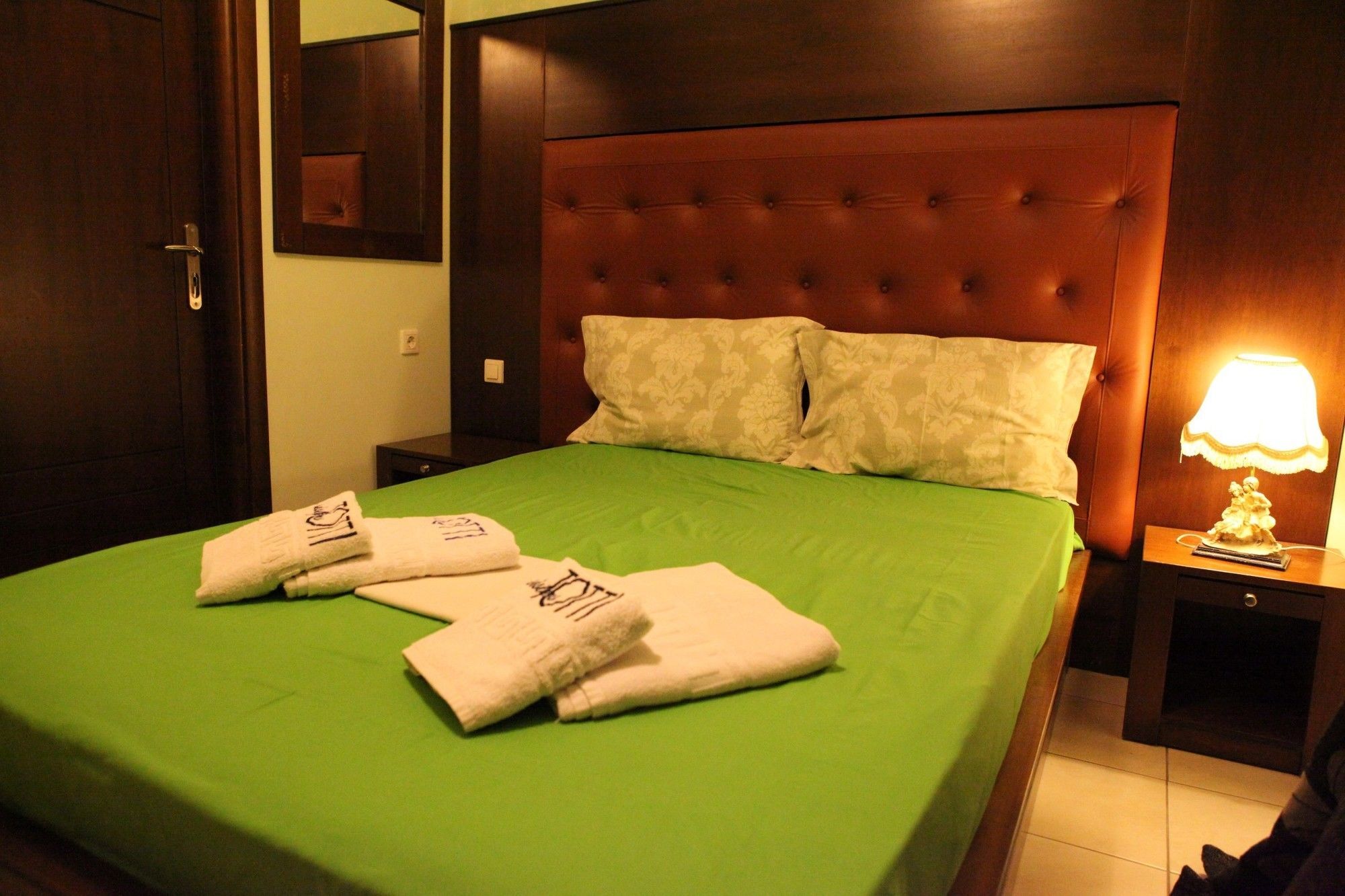Toti Boutique Rooms Калампака Экстерьер фото