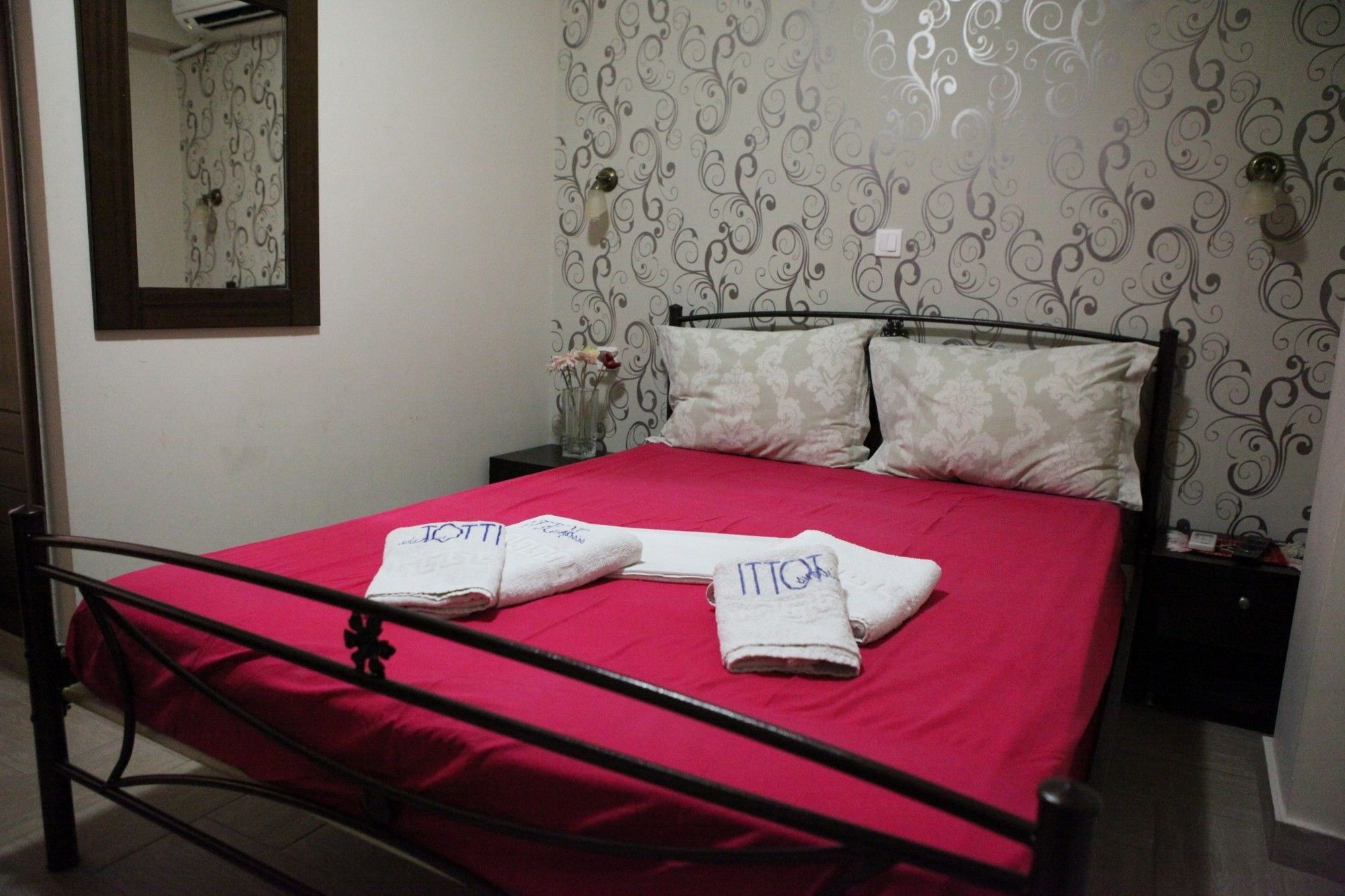 Toti Boutique Rooms Калампака Экстерьер фото
